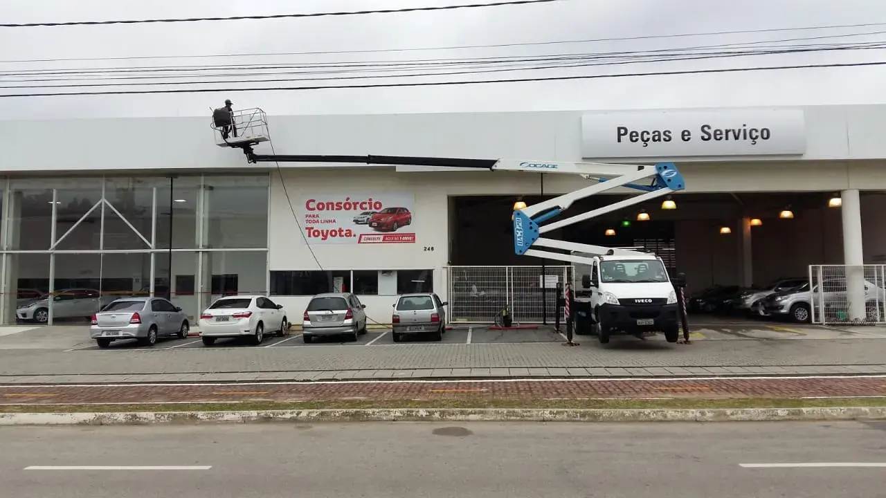 Locação de plataforma aérea em Osasco Imagem