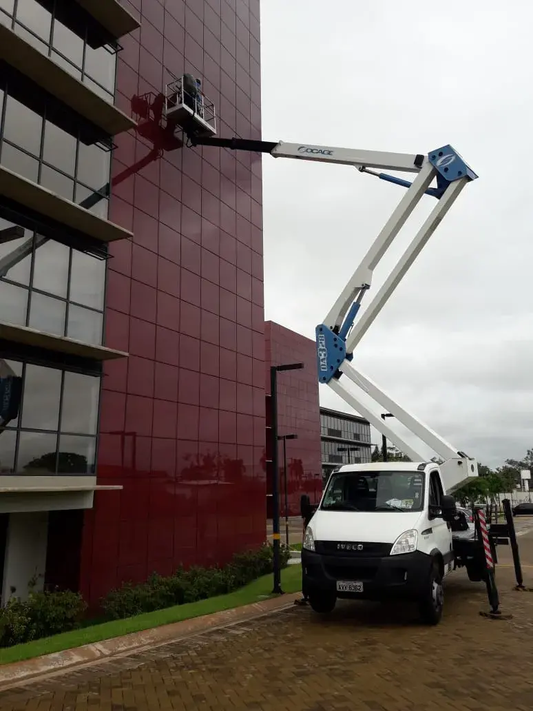 Locação de plataforma elevatória sobre caminhão em Mogi das Cruzes
