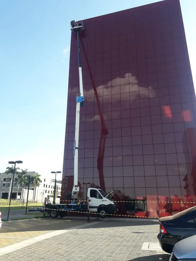 Locação de plataforma elevatória sobre caminhão em São Bernardo Imagem