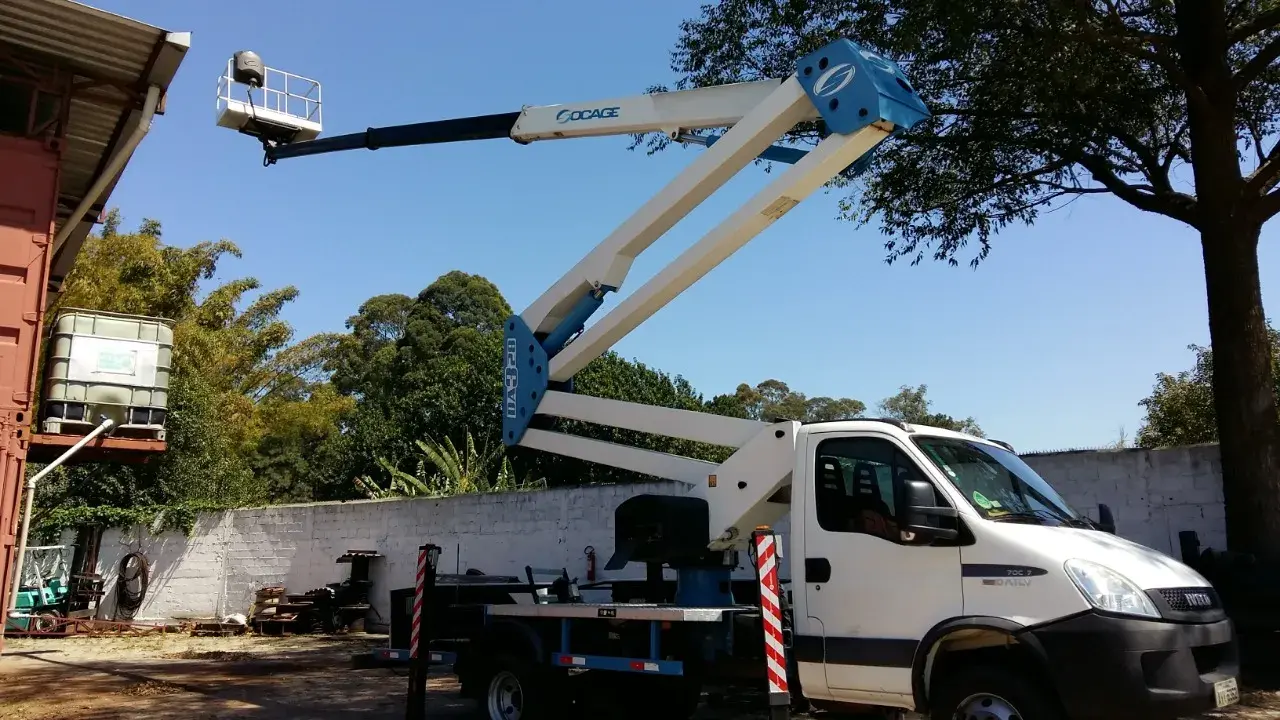 Locação de plataforma elevatória sobre caminhão em São Caetano do Sul Imagem